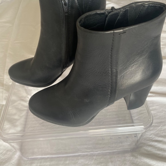 Vionic  Women's Kennedy Ankle Boot Black Size 8.5 - Picture 3 of 9
